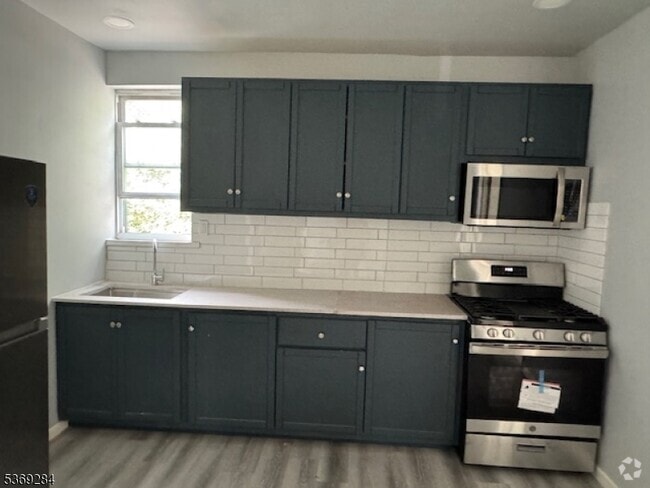 Building Photo - 730 W 4th St Rental