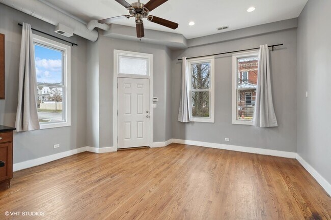 Photo - 3659 W Shakespeare Ave