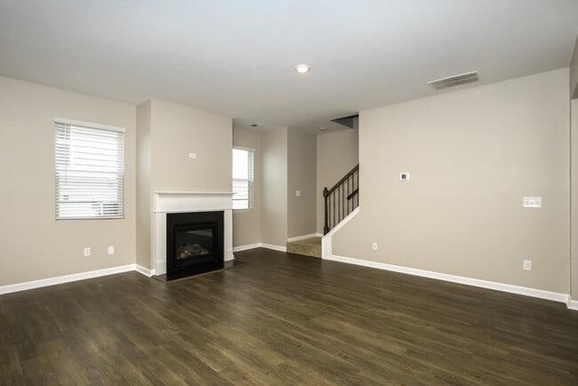 Photo - 607 Wayland Ct