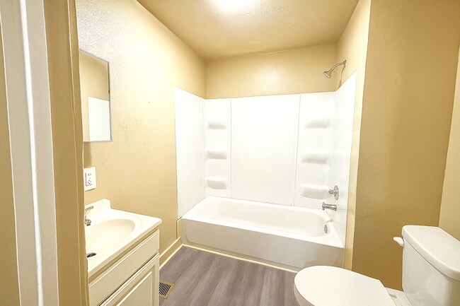 Photo - 274 Leeds Ave