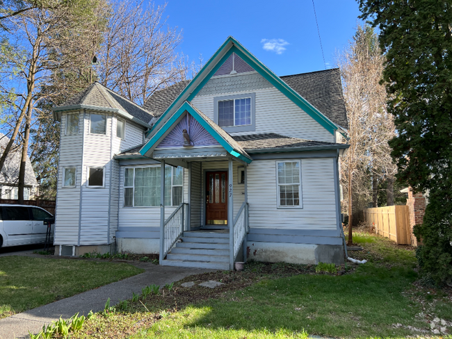 Building Photo - 927 E 6th St Rental