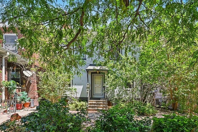 Building Photo - Historic Capitol Hill Apartment with Private Balcony
