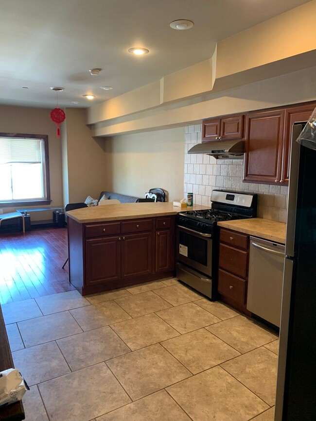 Photo - 672 N 33rd St Unit 2fl & 3fl