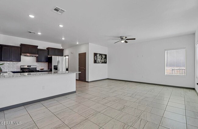 Photo - 4572 Mark Avizo