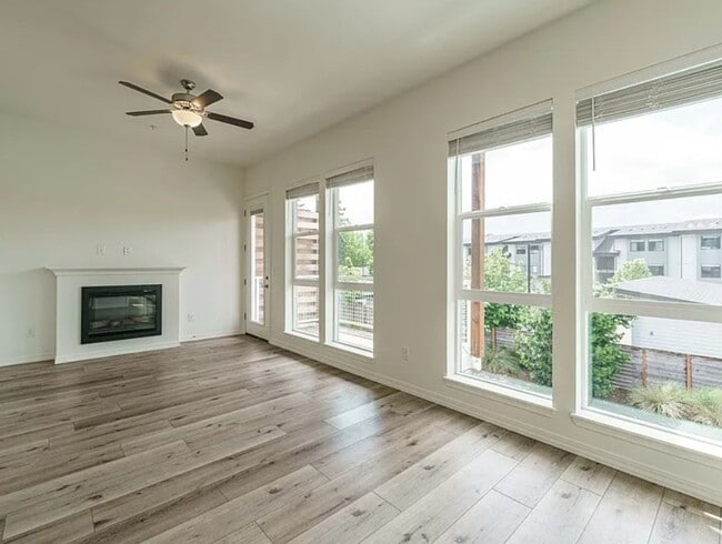 Photo - Evergreen Multiplex Unit Evergreen (202)