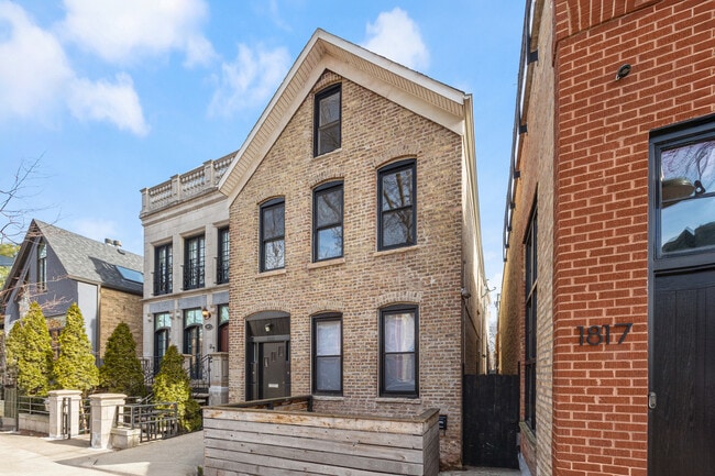 Building Photo - 1821 N Wolcott Ave Unit 1F
