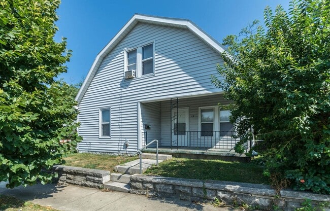 Building Photo - 113 E 15th St Rental