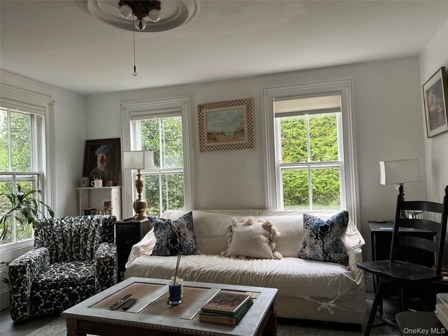 Photo - 11930 Main Rd