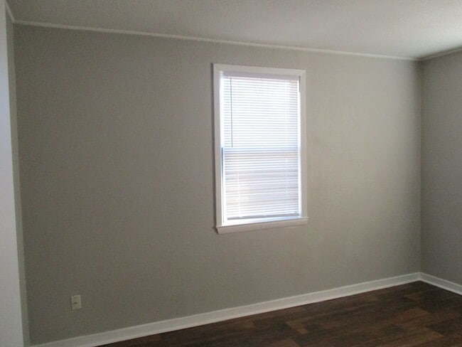 Photo - Charming two bedroom one bath duplex that ...