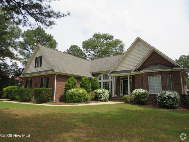 Building Photo - 10 Winding Trail Rental