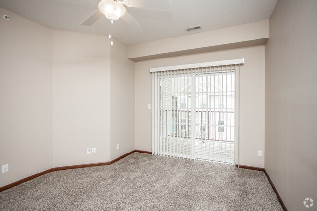 3BR, 2BA - 1,402 SF