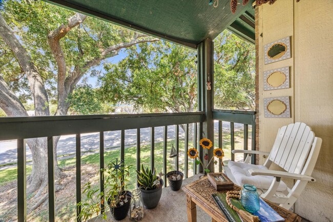 Building Photo - 1516 Bay Area Blvd Unit B8