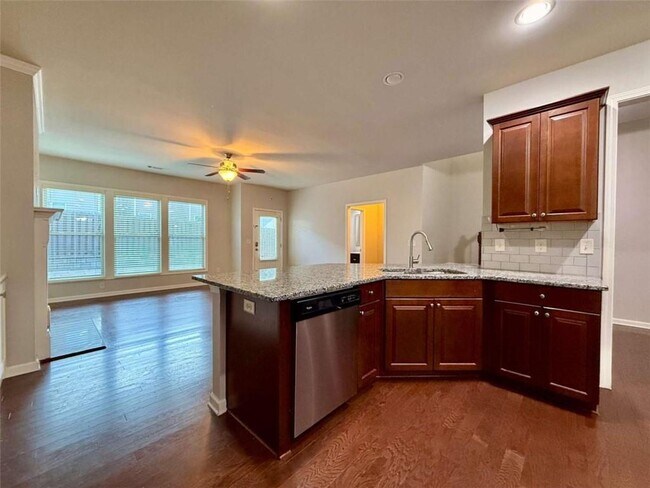 5115 Breezewood Cir