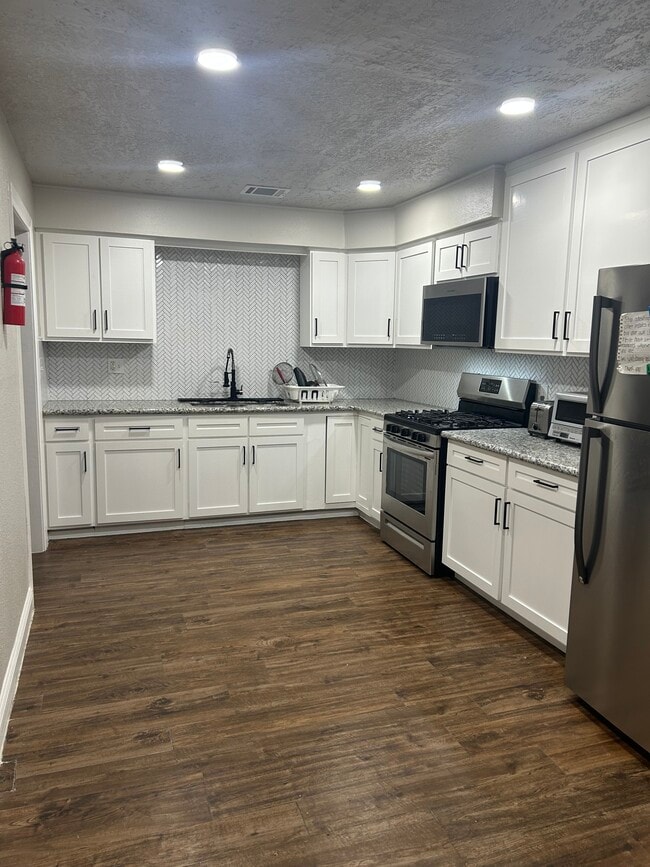 Photo - 523 Cresline St