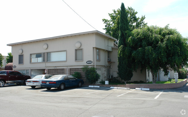 Building Photo - NEWLY RENOVATED, Quartz Counters & Stainle... Rental