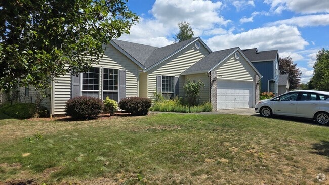 Building Photo - Large 3 bedroom home