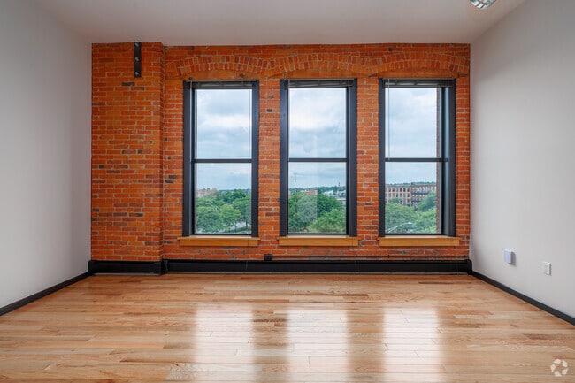 1BR, 1BA - 664SF - Living Room