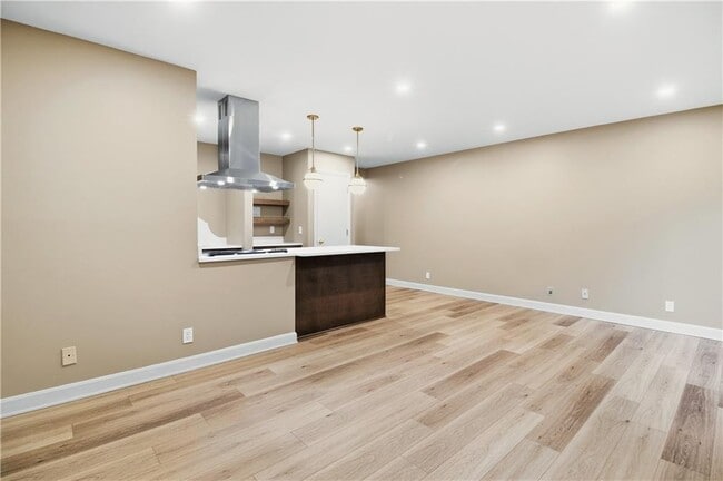 Photo - 388 S Main St