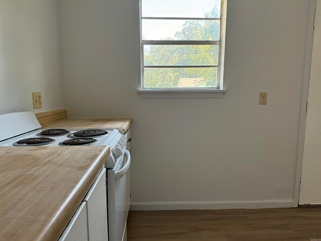 Photo - 1600 N Lane St