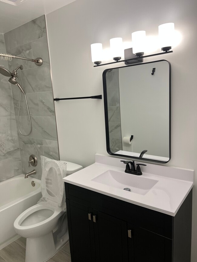 Building Photo - 6147 Knoll Wood Ct Unit 101 Rental