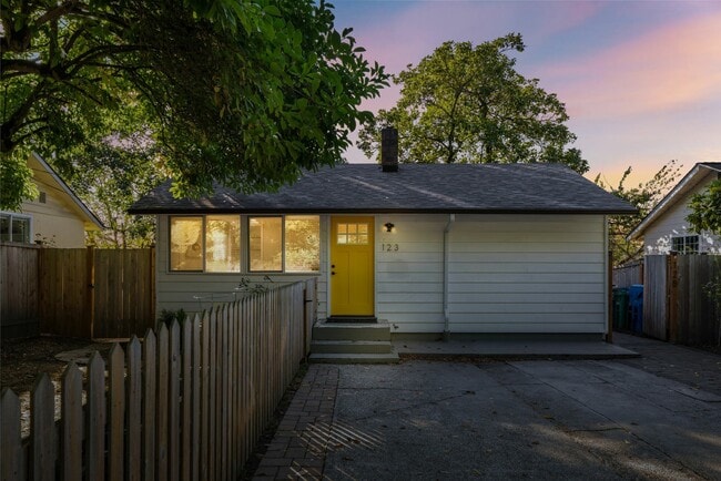 Photo - 123 Martin Luther King Jr Way