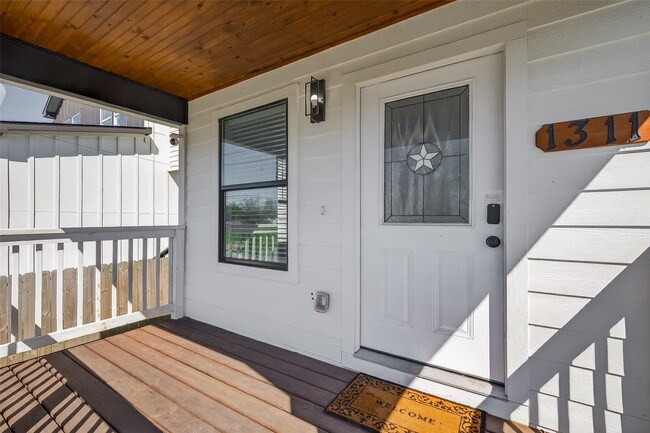 Photo - 1311 E 35th St