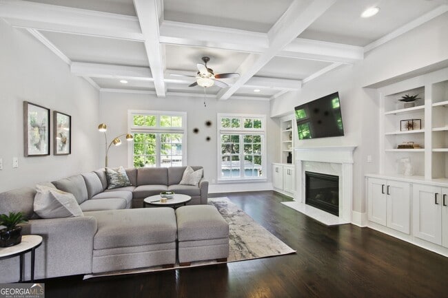 Photo - 692 Drewry St NE