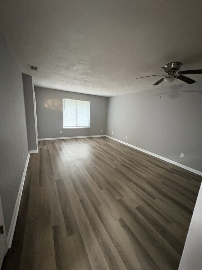 Photo - Recently Remodeled 2 Bedroom 1 Bathroom Duplex!