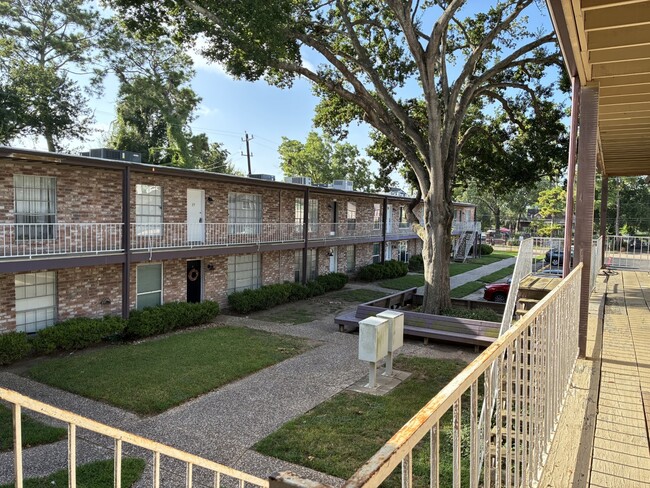 Building Photo - 7510 Shadyvilla Ln