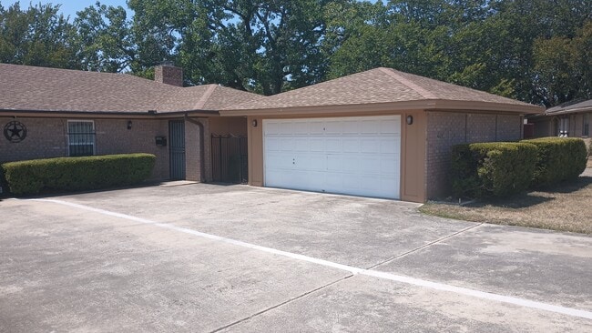 Photo - 4127 Altamesa Blvd