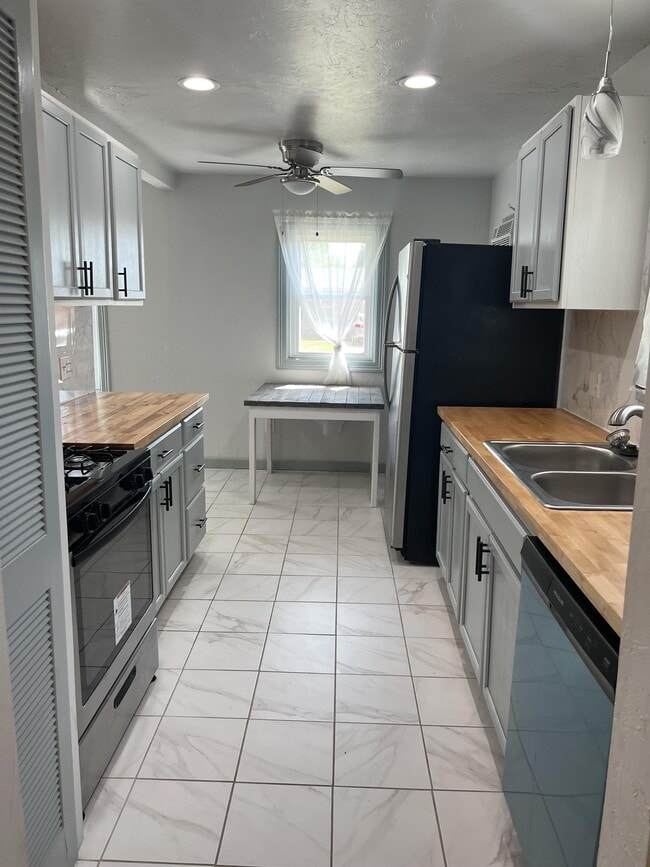 Photo - 315 W Lilac Ln