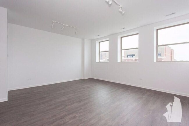 Photo - 3 bedroom in Chicago IL 60613 Unit 301