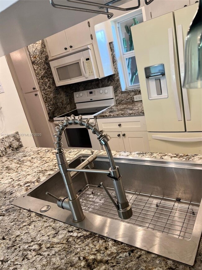 Photo - 10181 Twin Lakes Dr Unidad 23-B