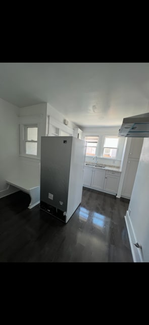 Kitchen - 2002 S Palm Grove Ave