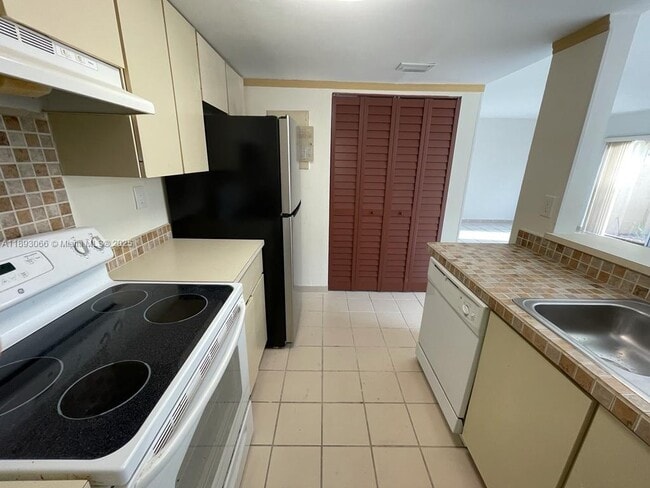 Photo - 370 NW 85th Ct