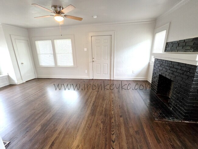 Photo - 2100 E 58th St