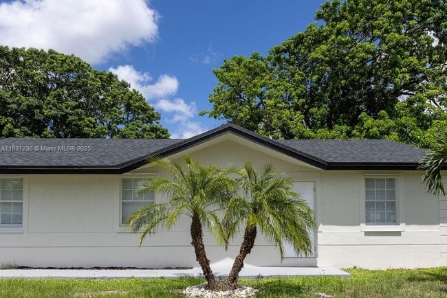 Photo - 355 SW 17th Ave