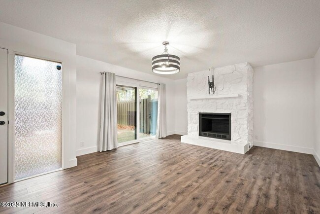 Photo - 10462 Big Tree Cir E