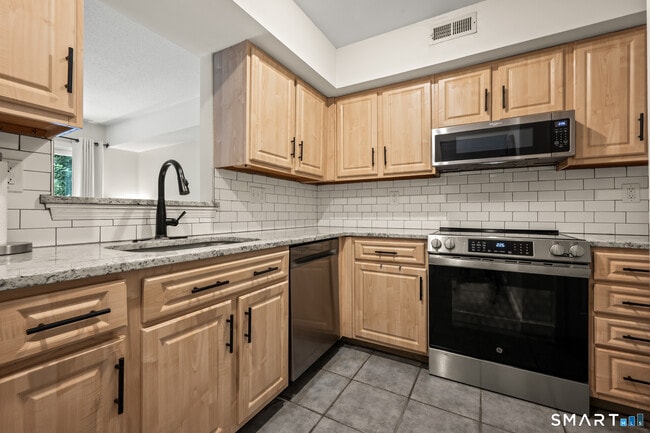 190 Tomlinson Ave Unit 5F