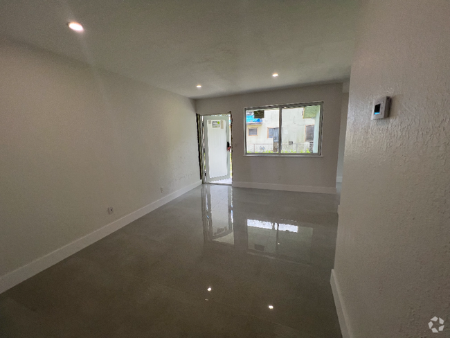 Building Photo - 5300 NW 25th Ave Unit 5306 Rental