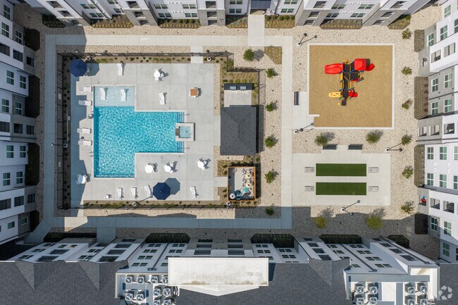 90° Pool View