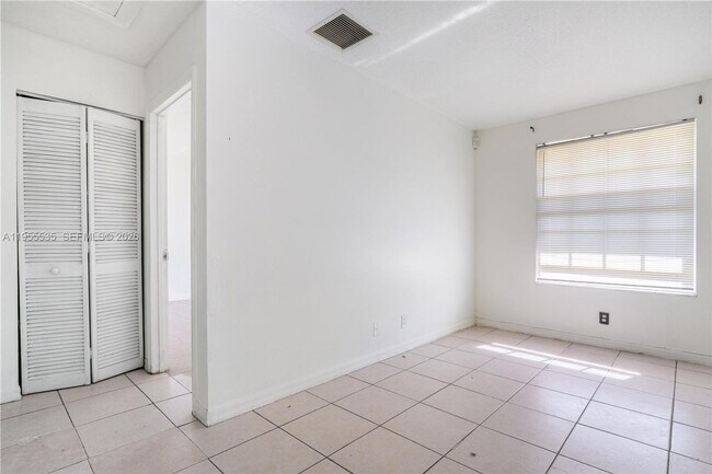 Photo - 415 NW 60th Way