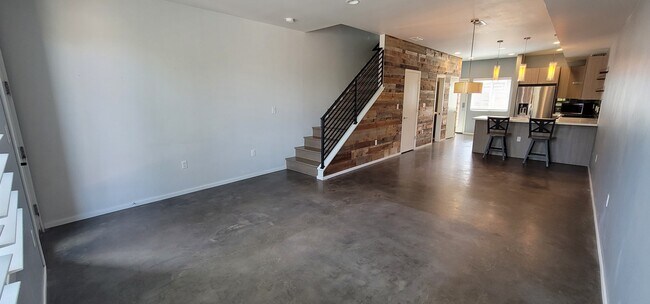 3170 E 33rd Ave