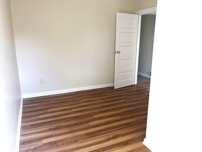 Building Photo - 251 Maple Ave Unit Apt D