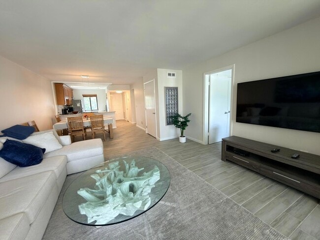 Photo - 4242 Deste Ct Unit 208