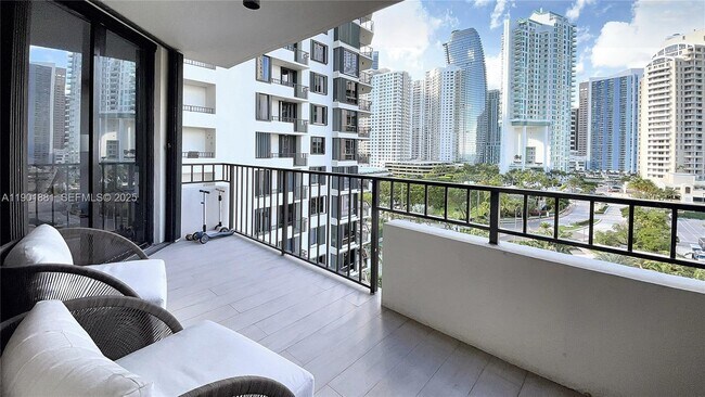 Building Photo - 520 Brickell Key Dr Unit A1010