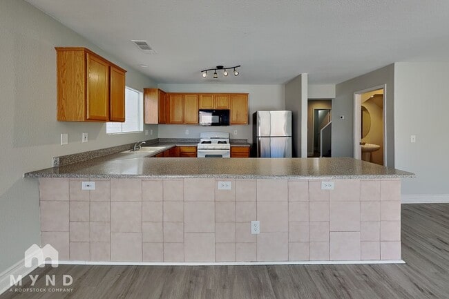 Photo - 6271 Stone Hollow Ave