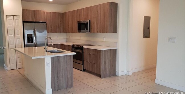 Building Photo - 7809 NW 104th Ave Unit 27