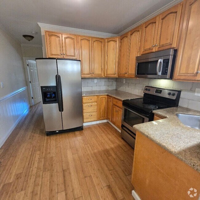 Building Photo - Make this your home today! Come rent with ... Unit 1827 Master St  A - 4 bed 2 bath