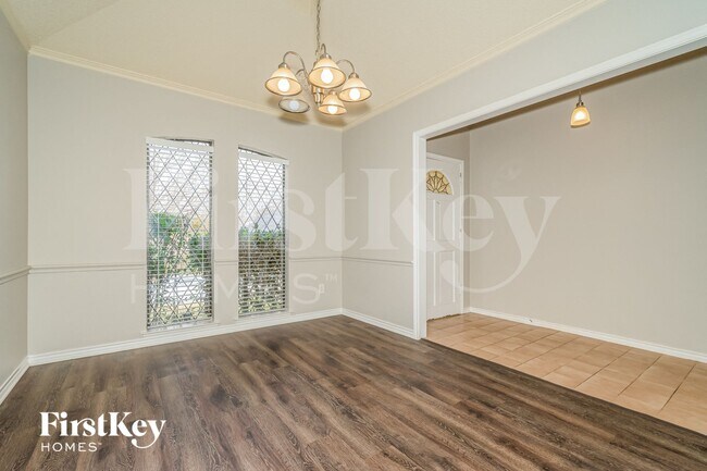 Photo - 700 Robin Meadow Dr